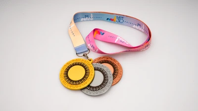 Fotografía real de Medallas Lux, varios acabados · Vista 11