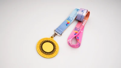 Fotografía real de Medallas Lux, varios acabados · Vista 13