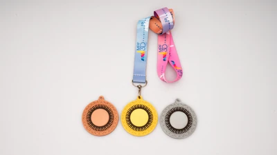 Fotografía real de Medallas Lux, varios acabados · Vista 14