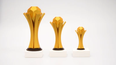 Fotografía real de Vertex, acabado oro · Vista b